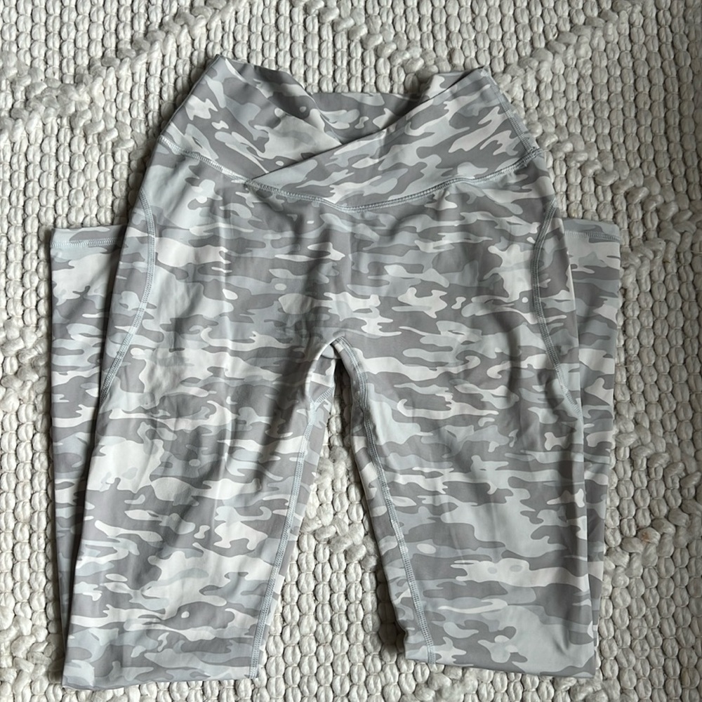 Alphalete white camo leggings crisscross waistband Medium